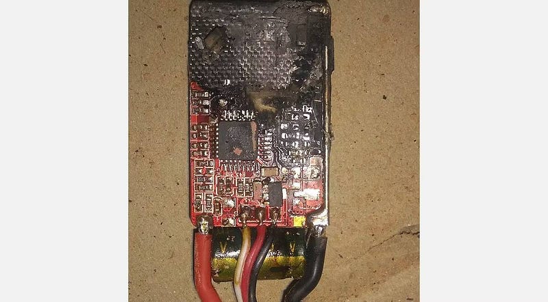 صورة لـ مخاطر استخدام ملحقات الأجهزة المزيفة | 1rAkSF65VWB9kNtTN4IRy8g-DzTechs