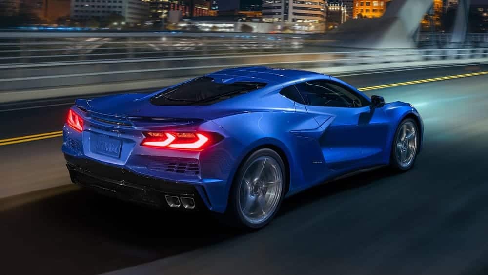 صورة لـ Chevrolet Corvette E-Ray: استكشاف هذه السيارة الرياضية الهجينة المُثيرة | 1LXACvM6lG17aBRbyHhkOsw-DzTechs