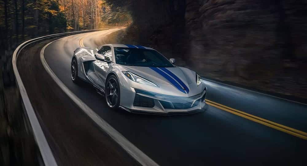 صورة لـ Chevrolet Corvette E-Ray: استكشاف هذه السيارة الرياضية الهجينة المُثيرة | 1ala5U726bSVIVQdSmKZqIw-DzTechs