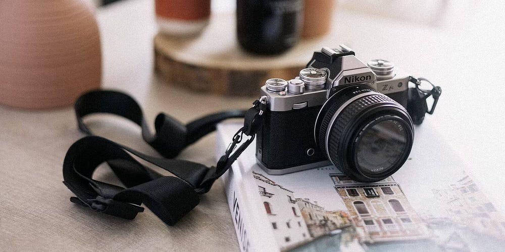 صورة لـ مُقارنة بين Canon و Nikon: ما هي ماركة الكاميرا الأفضل؟ | 1eurNrtBKoUhKlIlYnWdmgg-DzTechs