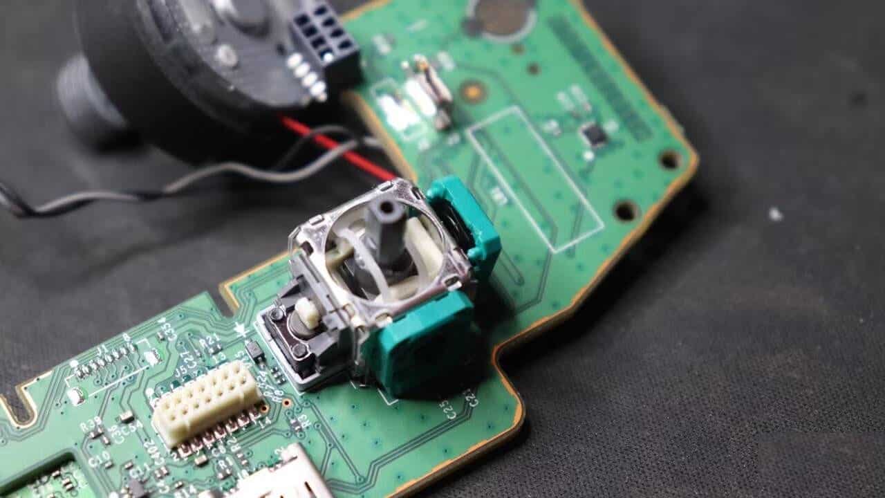 صورة لـ هل تُعاني من انجراف جهاز تحكم Xbox؟ إليك كيفية إصلاحه | 10ou-TjFNc6rC4oQvausBdA-DzTechs