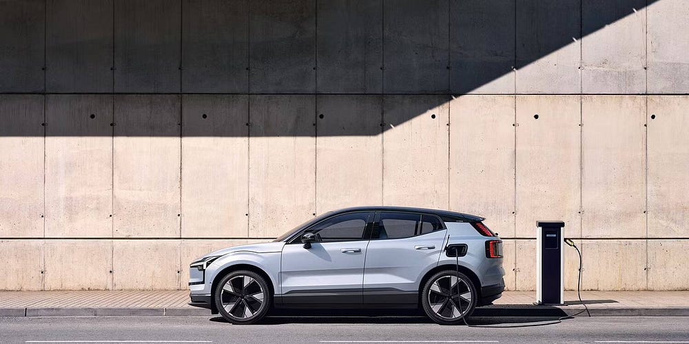 صورة لـ سيارة Volvo EX30 الكهربائية من فئة SUV: بعض السمات الفريدة | 15F-g0qyV_CawolXIeD_Snw-DzTechs