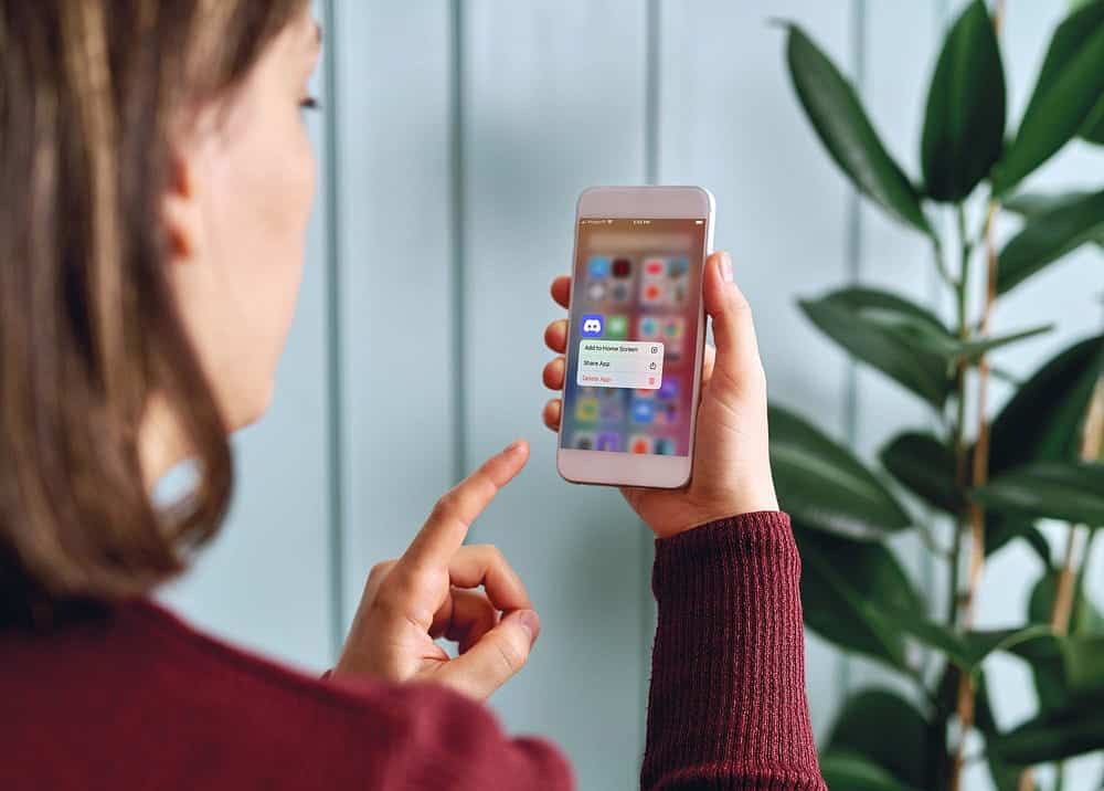 صورة لـ كيفية نقل التطبيقات من مكتبة التطبيقات إلى الشاشة الرئيسية على الـ iPhone | 1745rtoXJKZIYM0BkTZJGrg-DzTechs