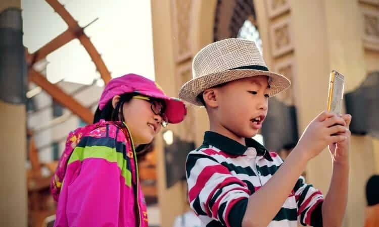 صورة لـ هل تقوم بإعداد أول هاتف لطفلك؟ نصائح للحفاظ على أمانه | 1LTDlF0U2u2eU_RoQmy4M4w-DzTechs
