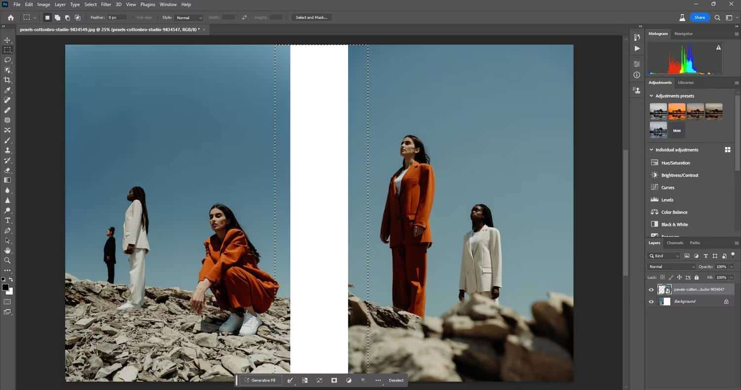 صورة لـ طرق لاستخدام Generative Fill لتحسين صورك في Photoshop | 1_U8ToU2SfokIi8-GNxzmkA-DzTechs