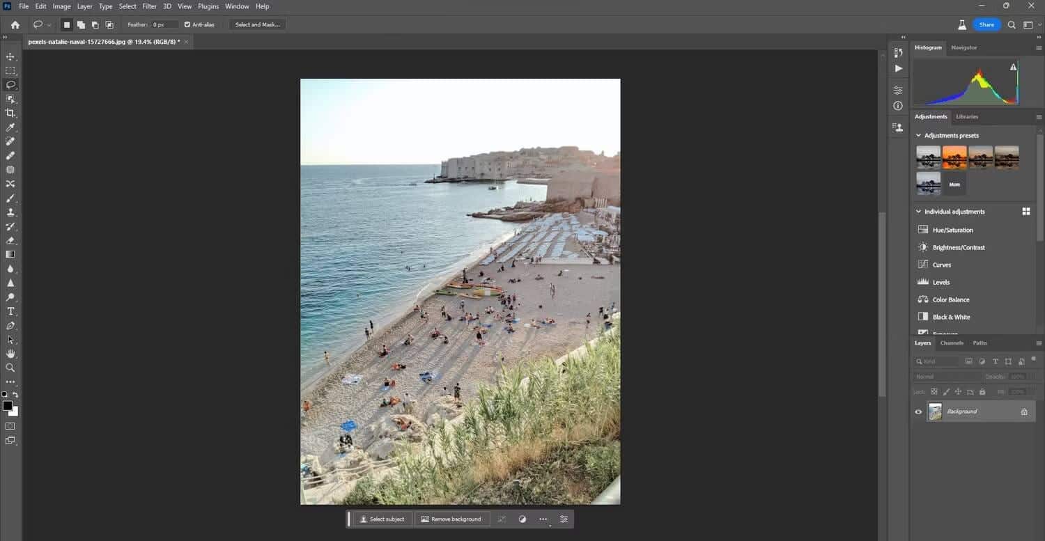 صورة لـ طرق لاستخدام Generative Fill لتحسين صورك في Photoshop | 1dARPNjORZ6kbzAGg4etCdA-DzTechs