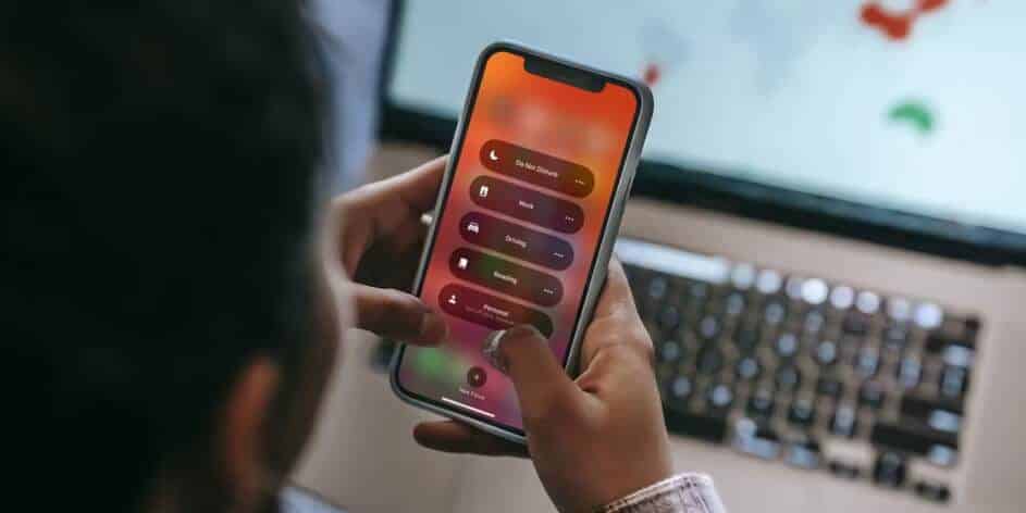 صورة لـ أفضل الطرق لجعل الـ iPhone الخاص بك غير مُثير للاهتمام من أجل اليقظة والتركيز | 17-HIvh0X_U7W_aM1Wq6FPg-DzTechs