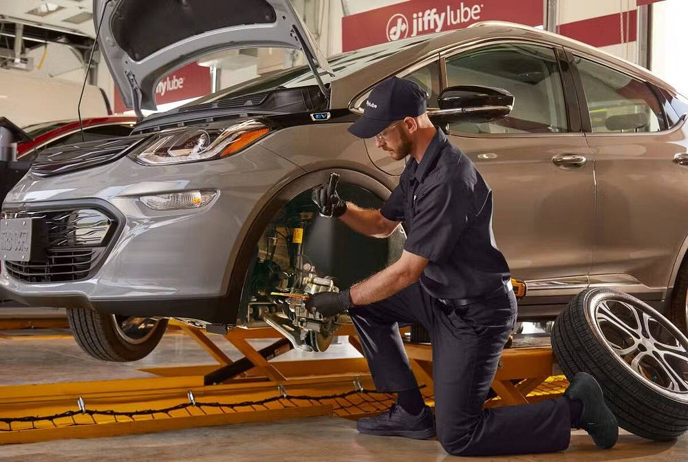 صورة لـ ما الصيانة التي تحتاجها السيارة الكهربائية؟ | 182H-Ge2oePIQ4_O9fPCLwA-DzTechs