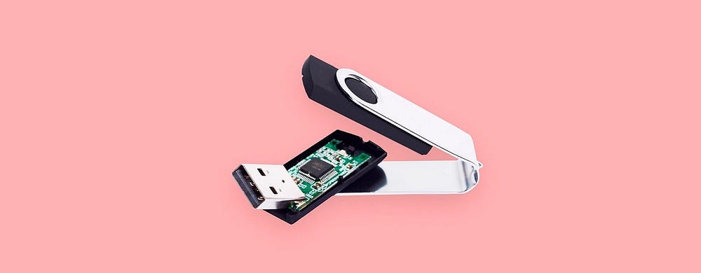صورة لـ كيفية الحصول على البيانات من محرك أقراص USB قديم أو مُعطل | 1F_w8nCTWKEEjkAYPgKCzzg-DzTechs