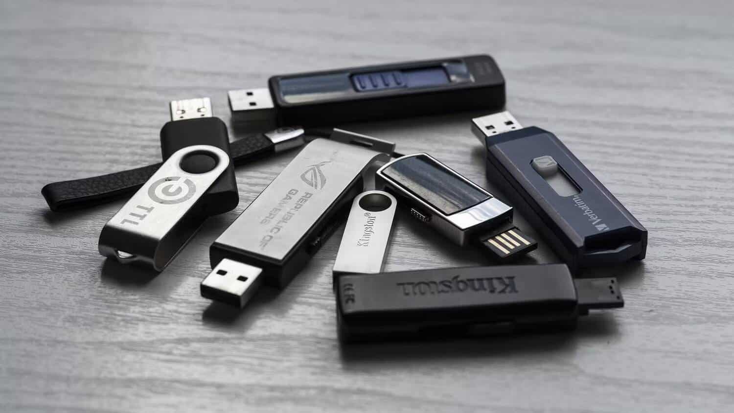 صورة لـ كيفية الحصول على البيانات من محرك أقراص USB قديم أو مُعطل | 1_1Ap8wK9SX_zpcTIxlYRHdlw-DzTechs