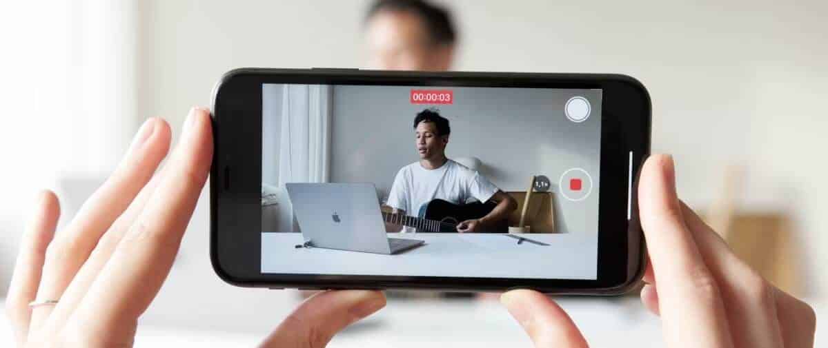 صورة لـ ما هي لقطات A-Roll؟ وكيف يُمكن لمستخدمي YouTube استخدامها بفعاليَّة | 1kGcXZolhQ5dG0c28xEySKg-DzTechs