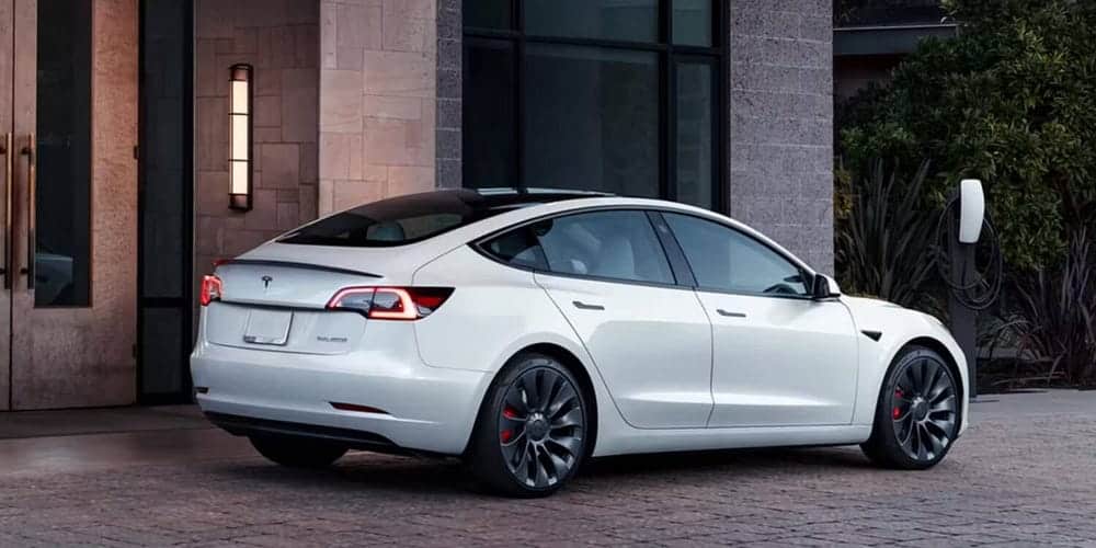 صورة لـ مُقارنة بين Polestar 2 و Tesla Model 3: أيهما أفضل سيارة كهربائية بسعر معقول؟ | 1PJK7vjiq-9M1wd6-ensHPQ-DzTechs