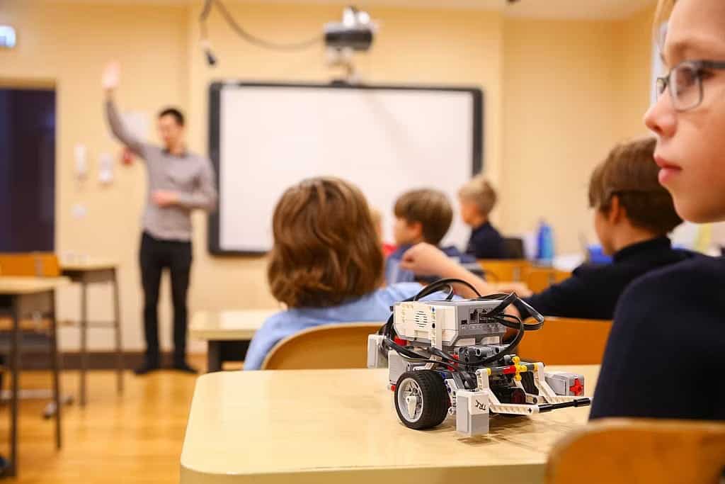 صورة لـ دليل تدريس أطفالك البرمجة باستخدام Raspberry Pi: استراتيجيات تعليمية مُحسّنة | 1iQQ43sYo9_jUGbjAC3EgJw-DzTechs