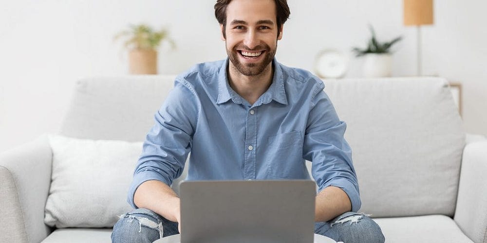 صورة لـ طرق التعامل مع المُنافسة كعامل مُستقل للتفوق في سوق العمل | 1ADCrum-FP1UXUAKr09_XsQ-DzTechs