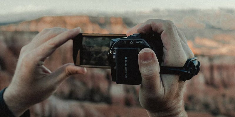 صورة لـ مُقارنة بين الكاميرا غير المُزوَّدة بمرآة و DSLR وبين كاميرا الفيديو: أيها أفضل لتصوير الفيديو؟ | 15FAHKHnmNpe2lsSc9QV0Ww-DzTechs
