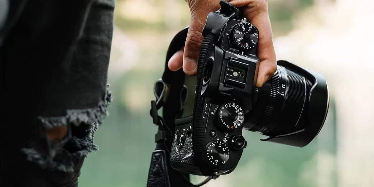 صورة لـ مُقارنة بين الكاميرا غير المُزوَّدة بمرآة و DSLR وبين كاميرا الفيديو: أيها أفضل لتصوير الفيديو؟ | 1Cm8sCMHB4-eGyQ8IbIAcDQ-DzTechs