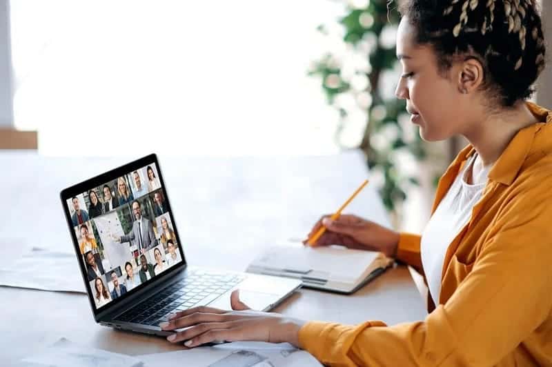 صورة لـ أدوات مفيدة للحصول على ملاحظات الاجتماع التي تم إنشاؤها بواسطة الذكاء الاصطناعي | 1SAWXsNXXg6HVje5AHFLr2w-DzTechs