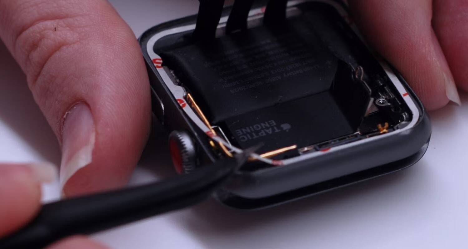 صورة لـ إستراتيجيات فعّالة لإصلاح شاشة Apple Watch المكسورة أو التالفة بأمان | 1C_jsKkIETvrH8nI1vJCXSg-DzTechs