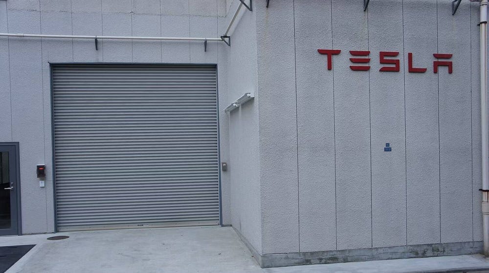 صورة لـ هل يستحق الأمر شراء سيارة Tesla؟ الإطلاع على المُميزات والعيوب | 1FdhJJL1FW8Qqz_mk01KAaw-DzTechs