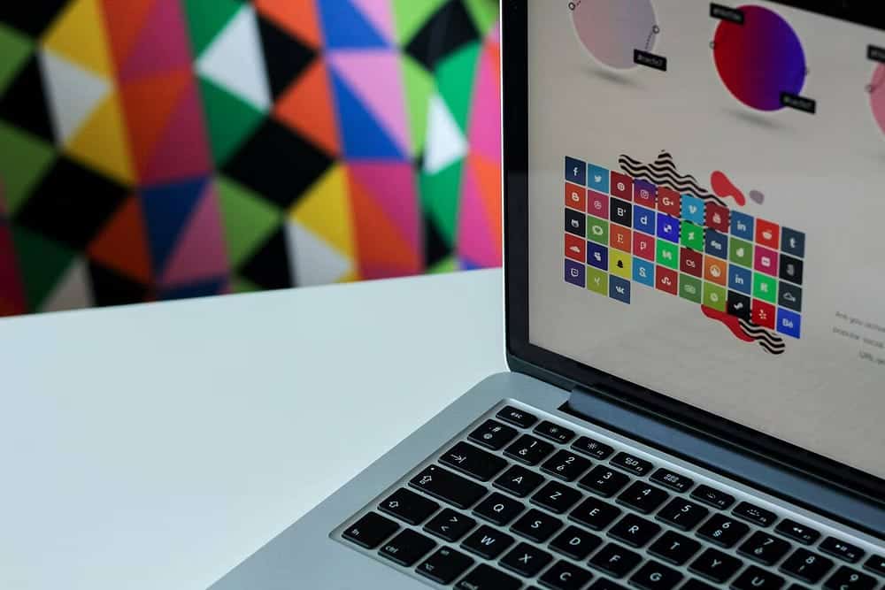 صورة لـ الاختلافات بين RGB و CMYK و Pantone: اختيار أفضل نموذج ألوان في تصميماتك | 1TAPfYFCaF5qvI9r2DS_vpw-DzTechs