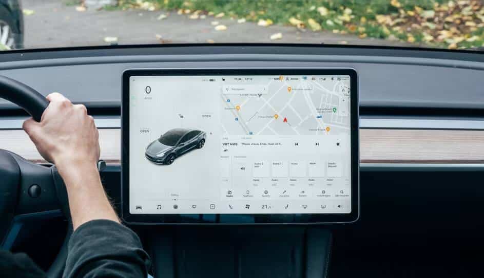 صورة لـ هل يستحق الأمر شراء سيارة Tesla؟ الإطلاع على المُميزات والعيوب | 1WY_O46TK-WEzIuoDF5dBjA-DzTechs