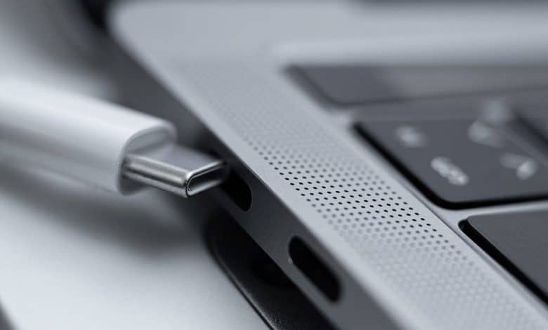 صورة لـ كيفية إصلاح مشكلات الشحن عبر منفذ USB-C على الكمبيوتر المحمول بنظام Windows | 1c21r6cyekgmFqj-JYuYqxw-DzTechs