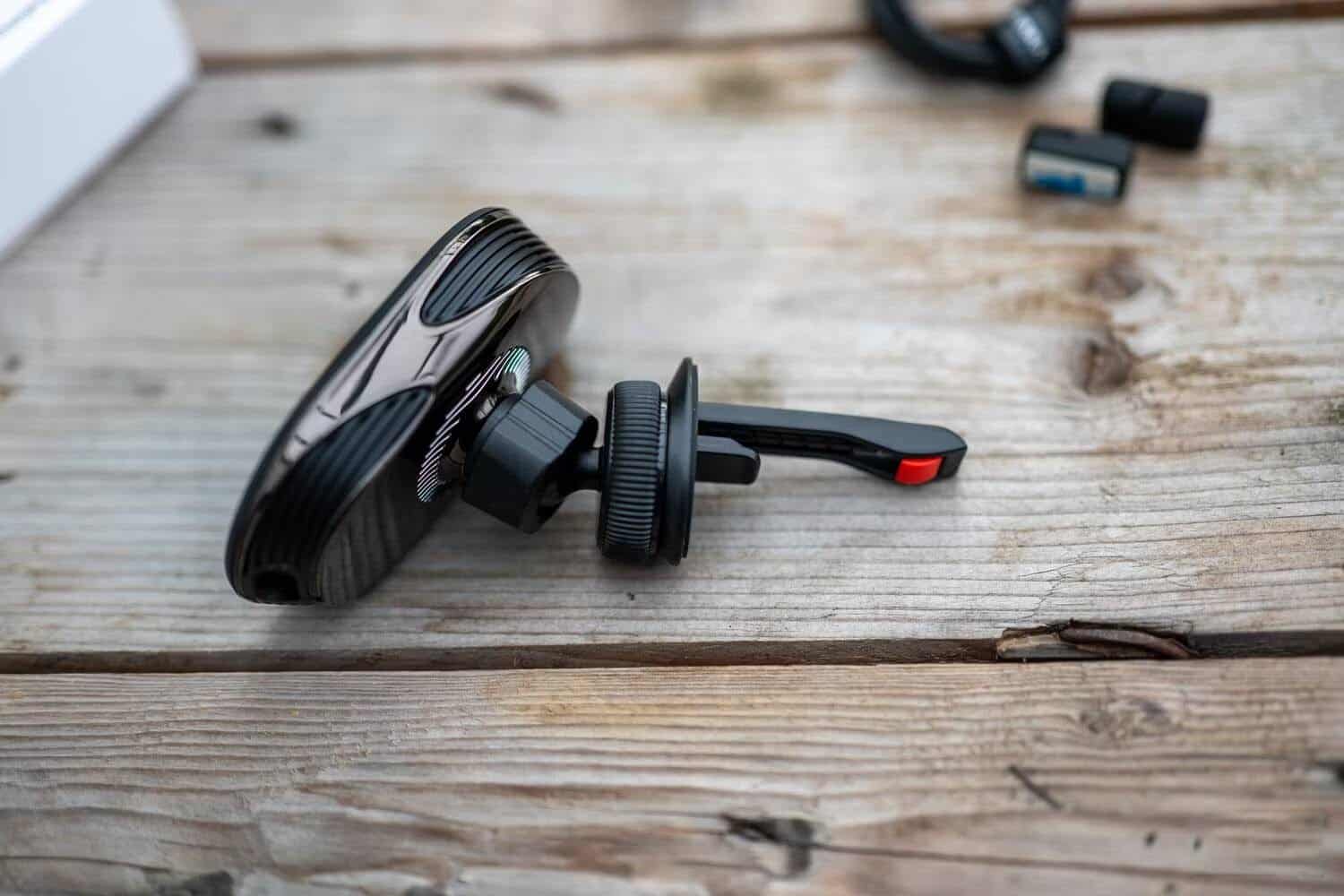 صورة لـ مُراجعة Pitaka MagEZ Car Mount Pro 2: ميزات NFC أنيقة وأداء رائع، ولكن هل يُبرر هذا السعر المُرتفع؟ | 1F6plLmpF5NDDTDdIQnHghQ-DzTechs