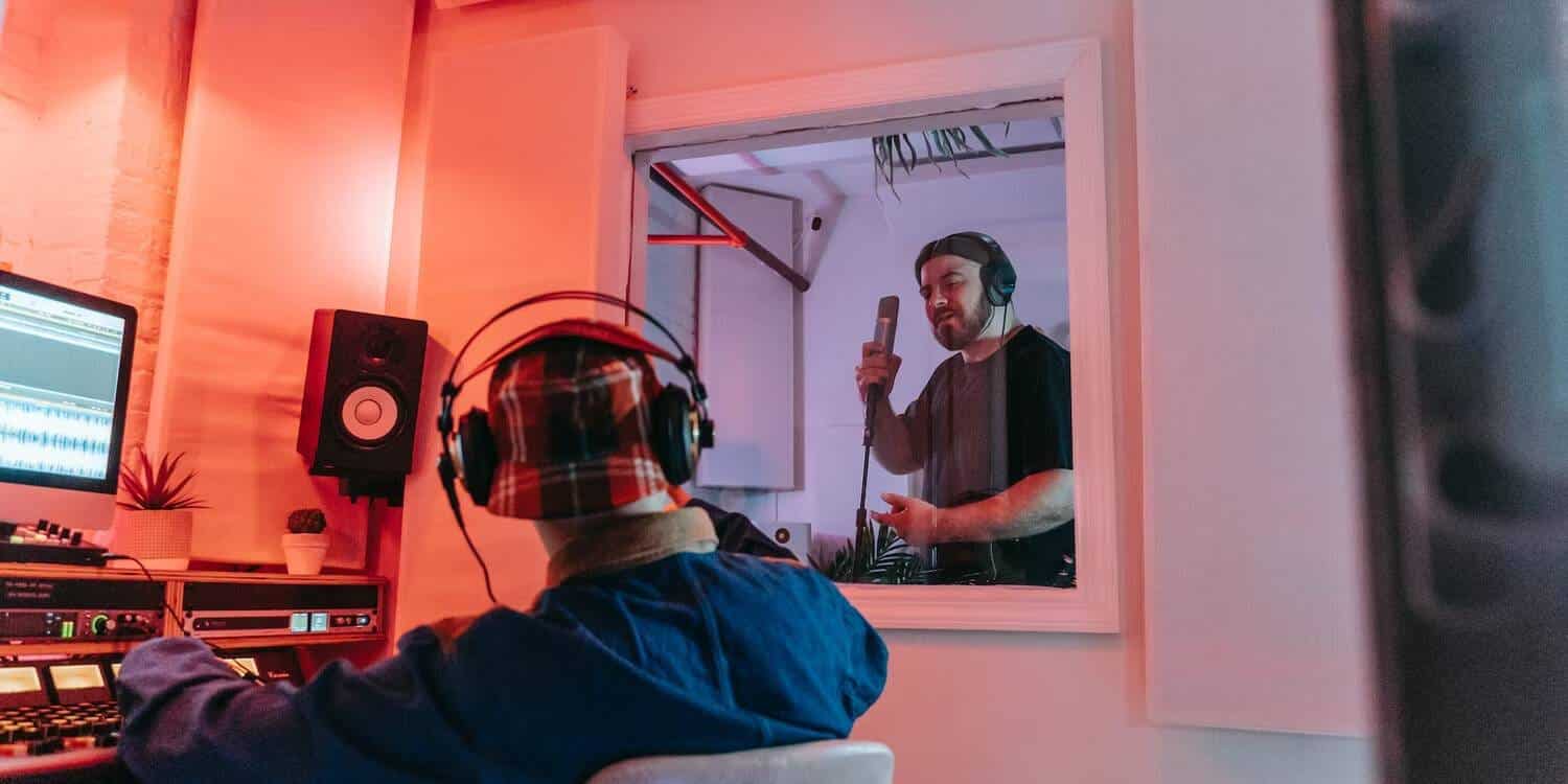 صورة لـ الاختلافات بين المونو (Mono) والستيريو (Stereo) في الإنتاج الموسيقي: متى تستخدم كل تقنية (ولماذا) | 1OOB8ZjLrQs-PQPiLxWZjng-DzTechs