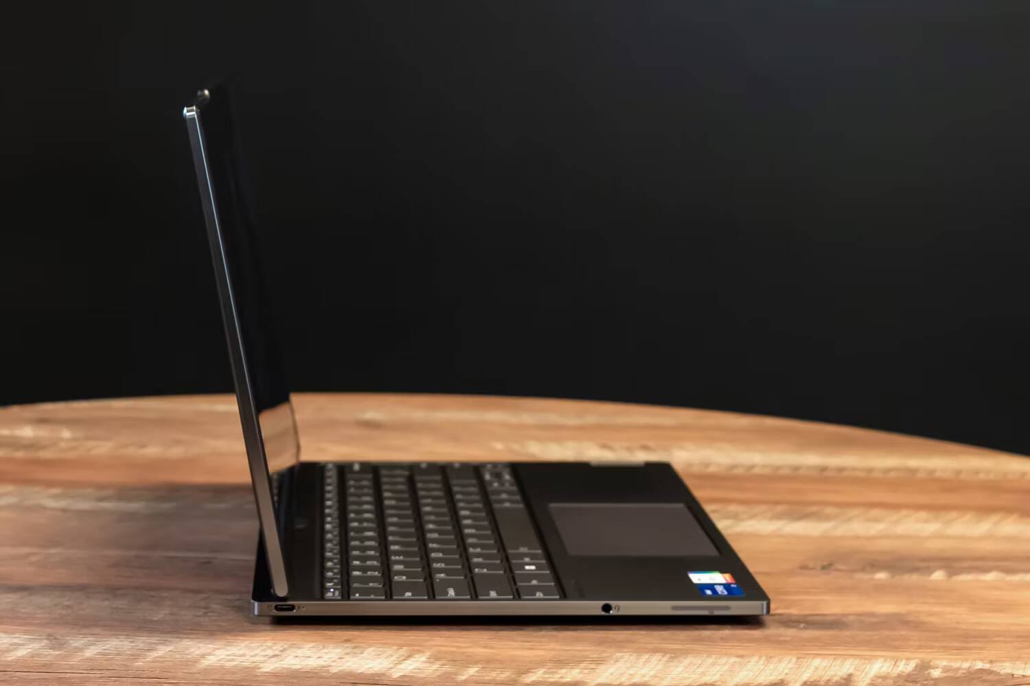 صورة لـ مُراجعة Lenovo ThinkBook Plus Gen 4: شاشة الحبر الإلكتروني لا تُميزه | 1caqlsyA1aet8ZpO7ndmuzA-DzTechs