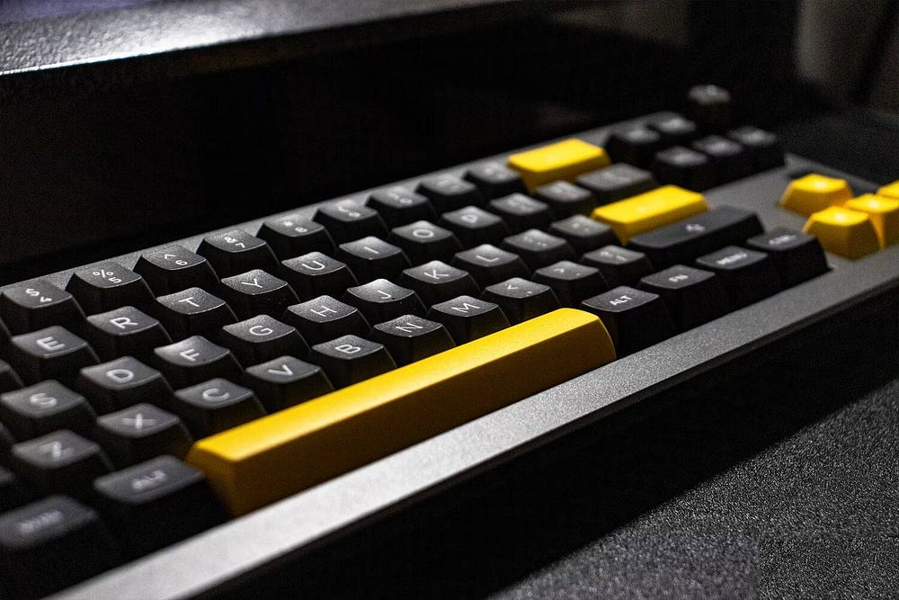 صورة لـ تقييم لوحة المفاتيح الميكانيكية Epomaker Shadow-X الأنيقة والمُتميزة بحجمها الصغير | 1s_ubYZPe-zDMllmn6jvBiQ-DzTechs