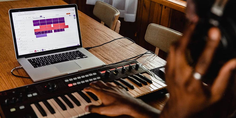 صورة لـ الاختلافات بين المونو (Mono) والستيريو (Stereo) في الإنتاج الموسيقي: متى تستخدم كل تقنية (ولماذا) | 1wboQwIZkoElPEyixv-DgIQ-DzTechs