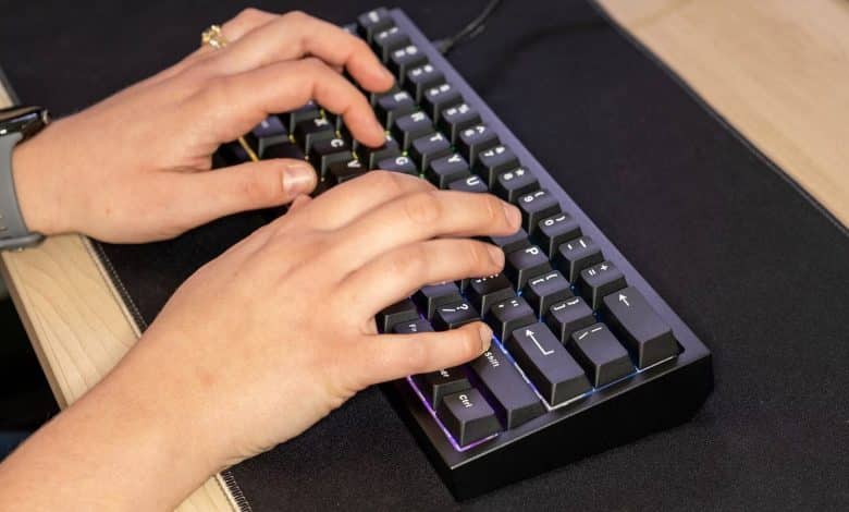 صورة لـ مُراجعة CyberPowerPC CK60: لوحة مفاتيح ميكانيكية بأداء مُميز وتخصيص لا مثيل له لمُحبي الألعاب | 153KjFRXH4eG0KZ6PnqxyRQ-DzTechs