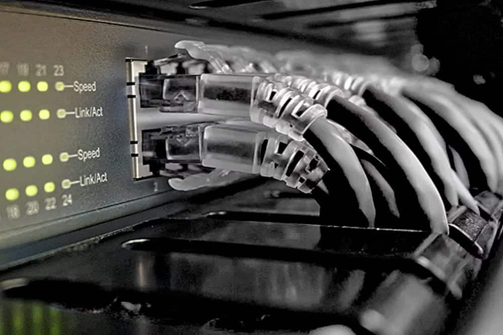 صورة لـ دليل أحدث وأفضل كابلات Ethernet من النوع Cat 8 لتحسين أداء شبكتك | 16_8EWqXV-0BgmtWKtzI3dw-DzTechs