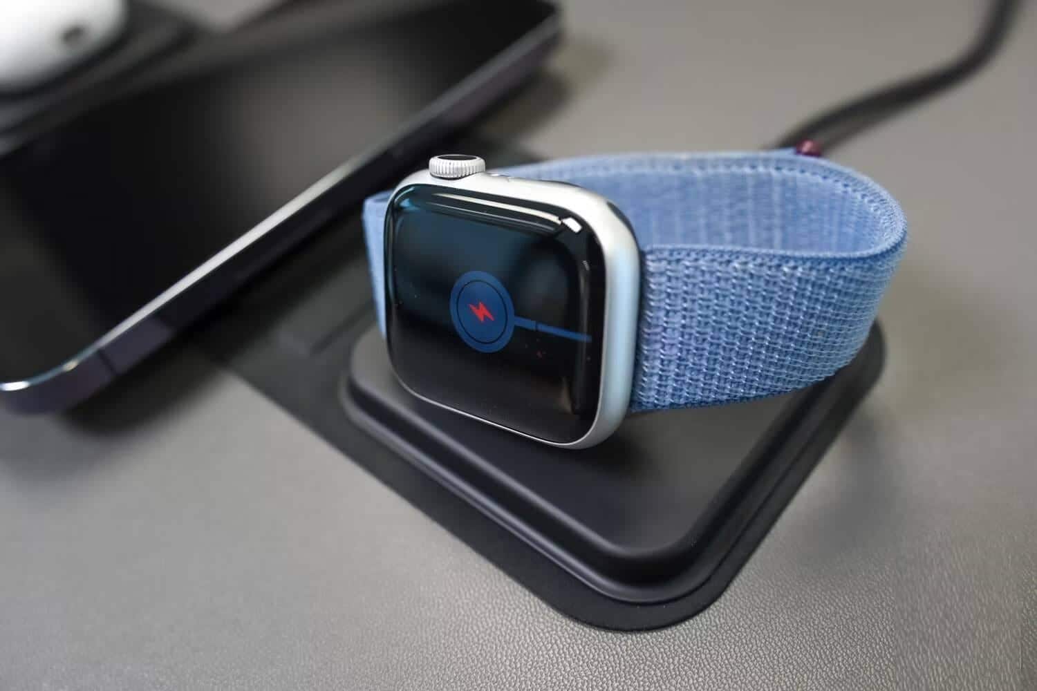 صورة لـ تقييم شاحن Mophie 3-in-1 Travel: فحص أداء الشحن وجودة البناء والتكلفة – هل يستحق الاستثمار؟ | 1HWpc5dW1ebwWj5Px8cKjJg-DzTechs