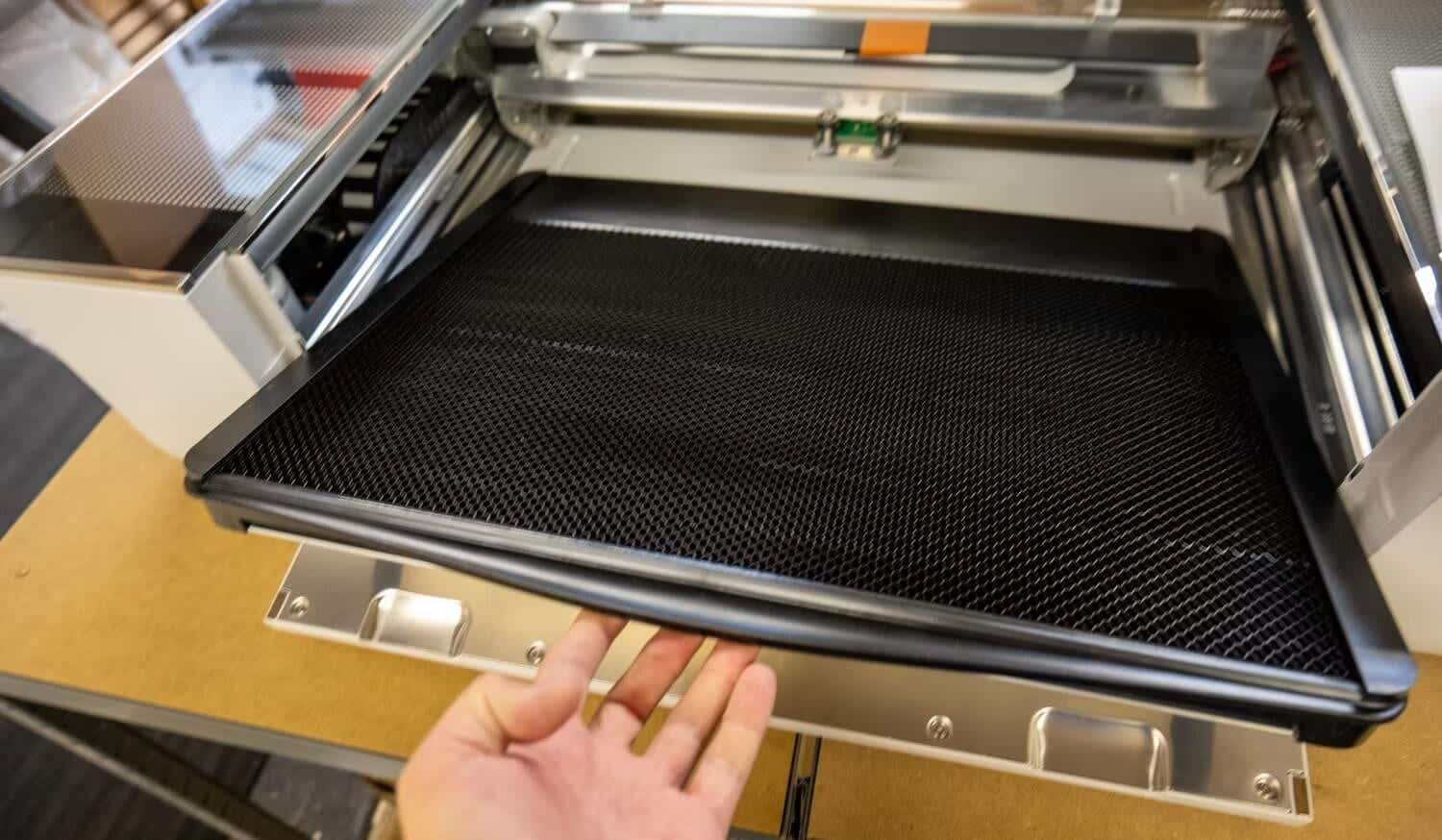 صورة لـ مُراجعة Glowforge Pro CO2 Laser Cutter: مُكوِّنات ومواد رائعة، ولكن خذلتها برمجيات الويب فقط | 1mENE6SqRqz6A4sm7Watibw-DzTechs