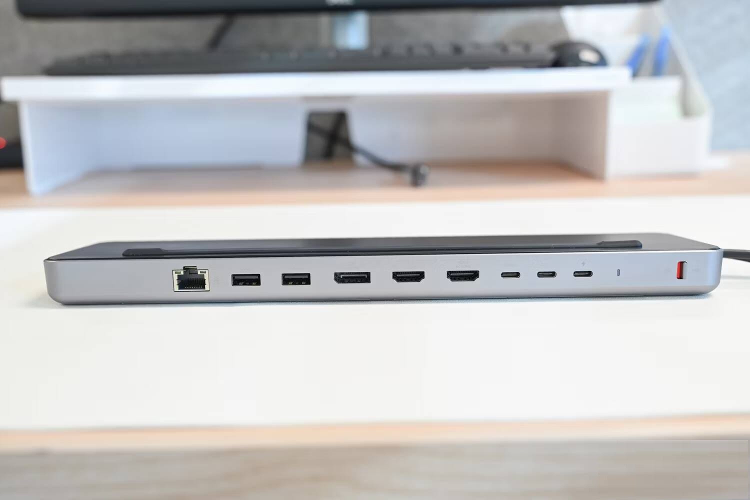 صورة لـ مُراجعة Satechi Dual Dock Stand: قاعدة توصيل جيدة، لكنها تفتقر إلى منافذ Thunderbolt | image-1