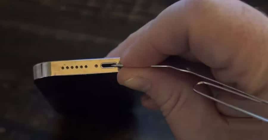 صورة لـ خطوات مُختلفة لإصلاح الـ iPhone العالق في وضع سماعات الرأس | 18lY4IoSbhxDDF66dL4C8qw-DzTechs