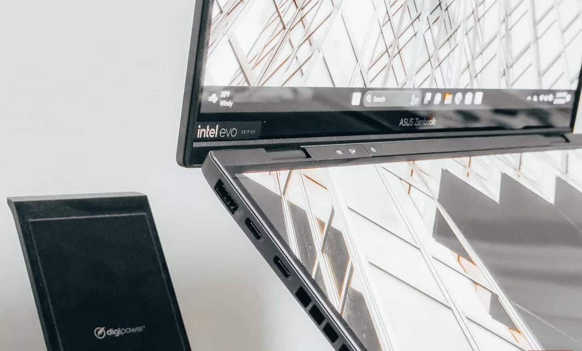 صورة لـ مراجعة ASUS Zenbook DUO UX8406: هل هذا هو البديل المثالي لـ Surface Neo المُعلن؟ | 1ZSh2b6GTB2JZvdSEjTHEJA-DzTechs
