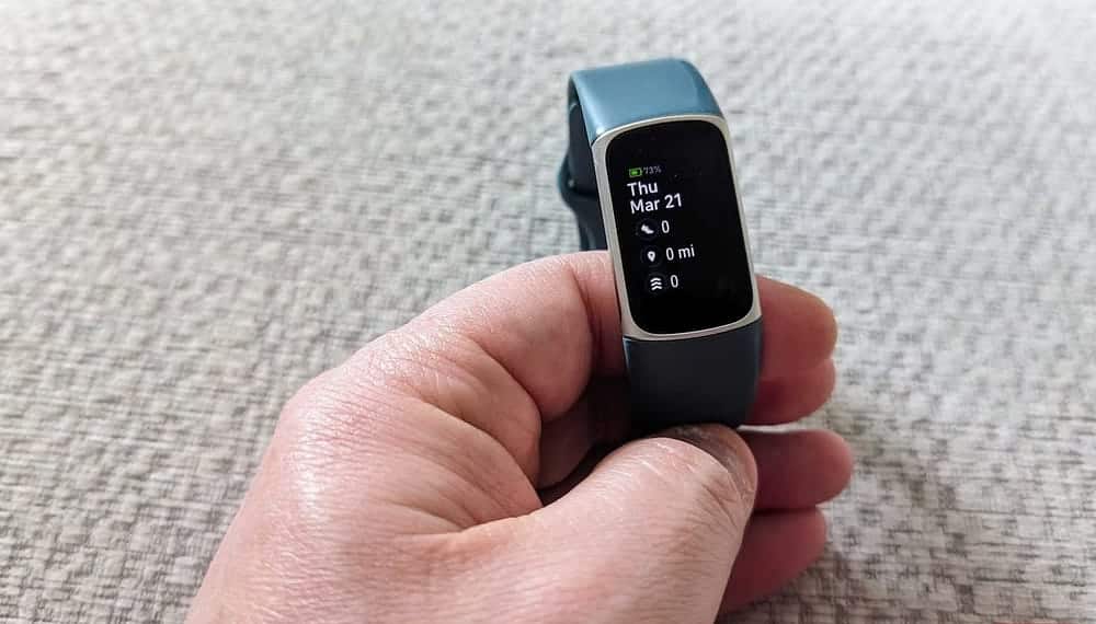 صورة لـ الطرق التي يُمكنك من خلالها مُساعدة جهازك من Fitbit على الاستمرار لفترة أطول | 1NvCRqNKVJvIg2yE-sXOQag-DzTechs