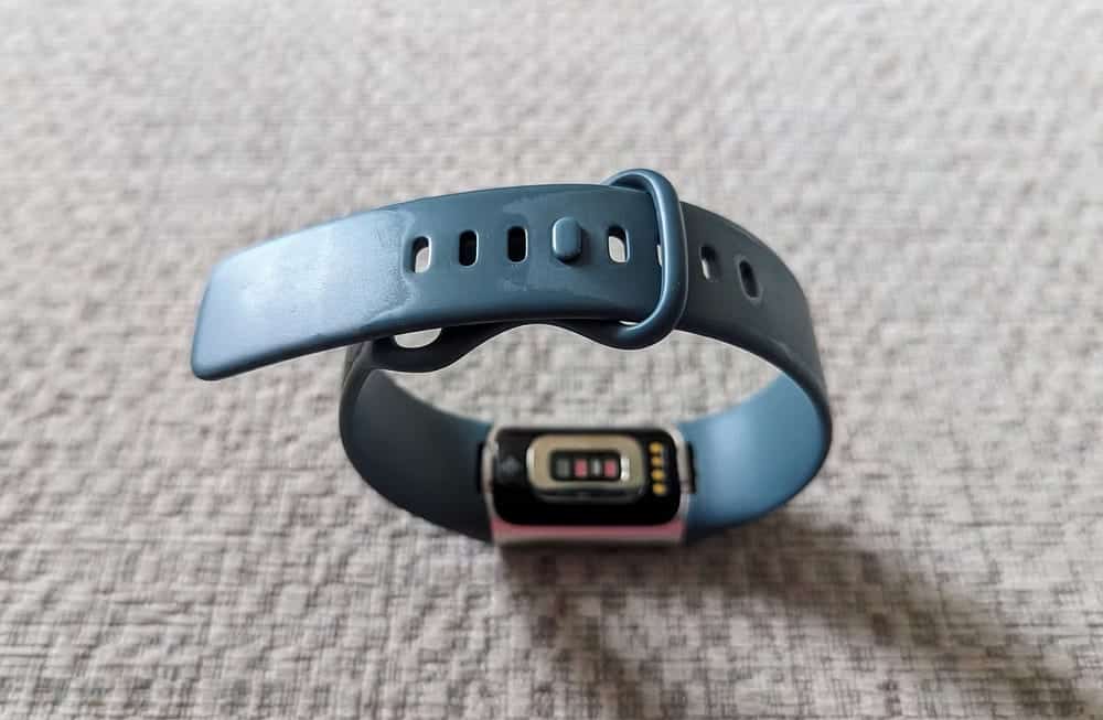 صورة لـ الطرق التي يُمكنك من خلالها مُساعدة جهازك من Fitbit على الاستمرار لفترة أطول | 1_jmLDhO9GVZE0vmBNzmBvA-DzTechs