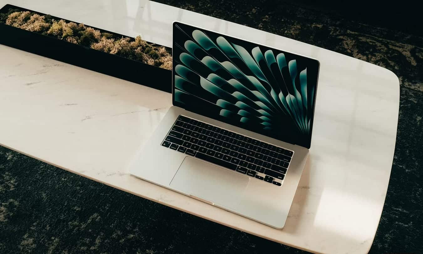 صورة لـ مُراجعة Apple M3 MacBook Air (13 بوصة): لماذا قد تُفكر في أن تشتري أي شيء آخر؟ | 1lKjUZfI3f6c3KtyZ5XdD5A-DzTechs