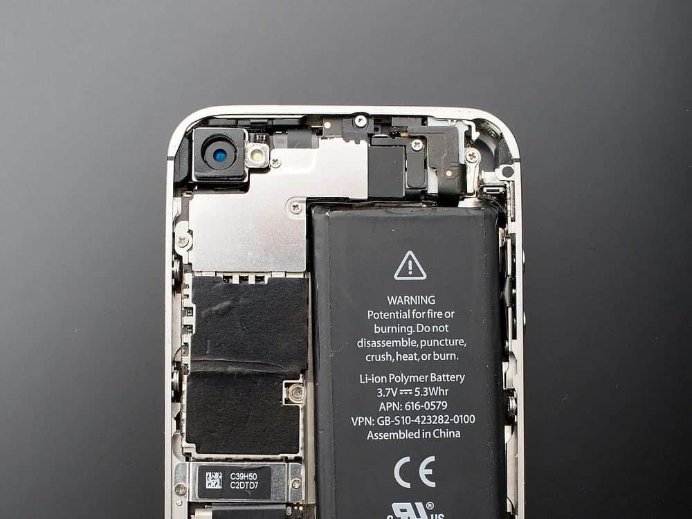 صورة لـ الخيارات المُتوفرة لاستبدال بطارية الـ iPhone | 1THbPNGbpkZUKm-rMus9Ybw-DzTechs