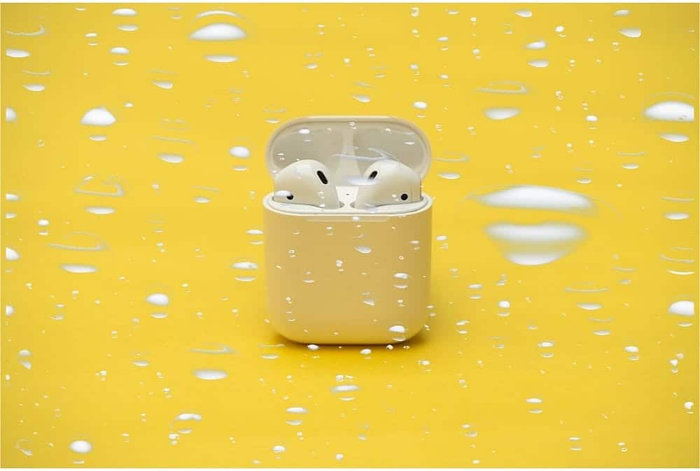 صورة لـ لا، AirPods ليست مُضادة للماء: ما الذي يُمكن فعله إذا تعرضت للبلل؟ | 1gSKALAlQEqSRjc1Q2_DqKQ-DzTechs