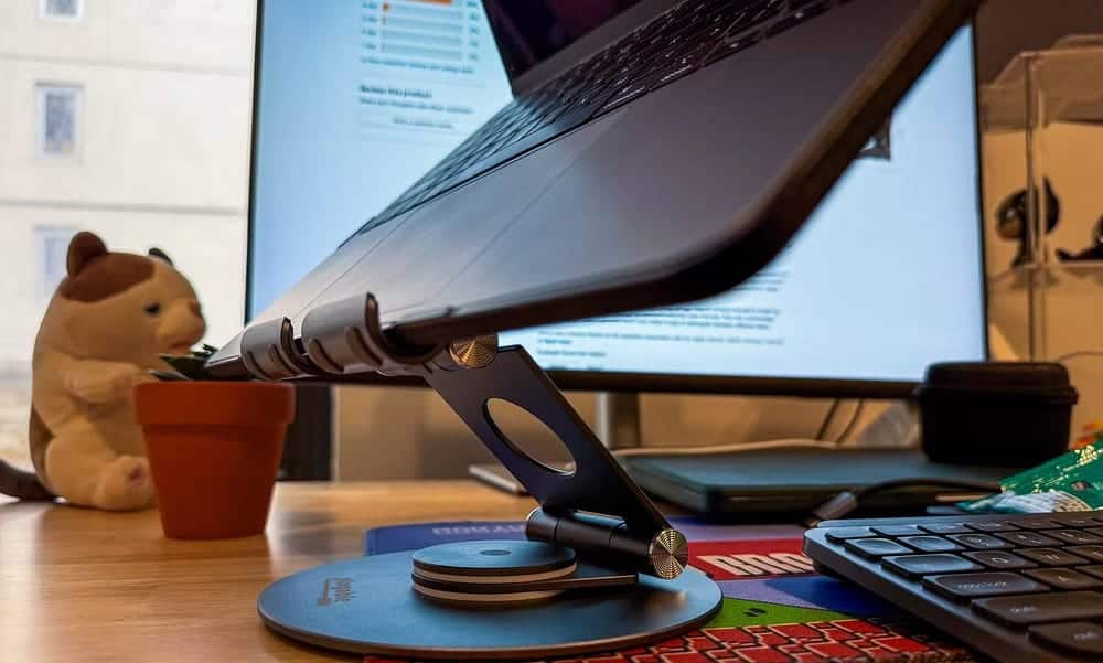 صورة لـ وداعًا لحاملات الكمبيوتر اللوحية المُكلفة! هذا الخيار الذي يدور بزاوية 360 درجة يفعل كل ما تحتاجه | 1sCPktR3zsKXiXUoDHm9yDQ-DzTechs