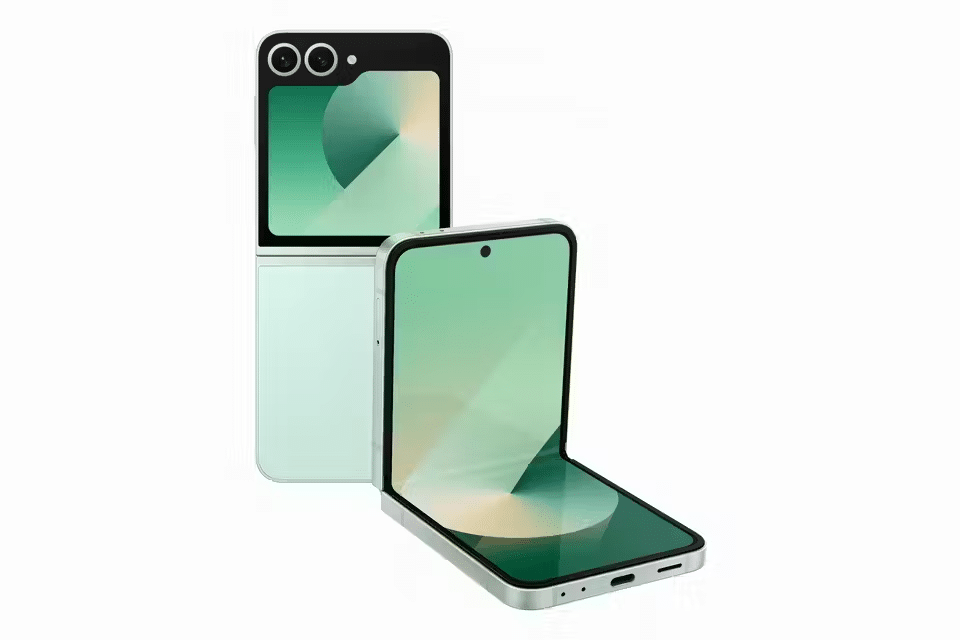 صورة لـ مُراجعة Samsung Galaxy Flip 6: تحسينات كبيرة في تحديث صغير | z-flip6-product-image.avif_