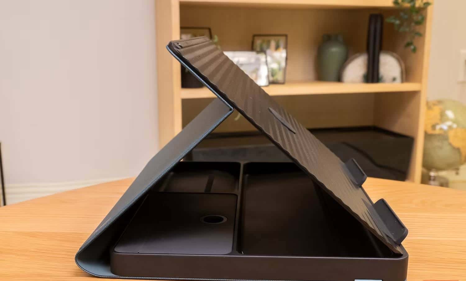 صورة لـ Logitech Casa Pop-up Desk: لماذا قد لا تحتاج إلى حامل الكمبيوتر المحمول من Logitech | 1_v6X8Flk8VgtC6riOpIAoQ-DzTechs