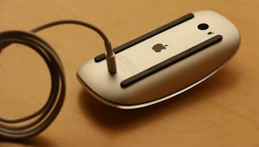 صورة لـ استكشاف تفضيلات التصميم في مُنتجات Apple بدلًا من الوظيفة | 1TMzo_o9V4YzIFys6x-Ec-g-DzTechs