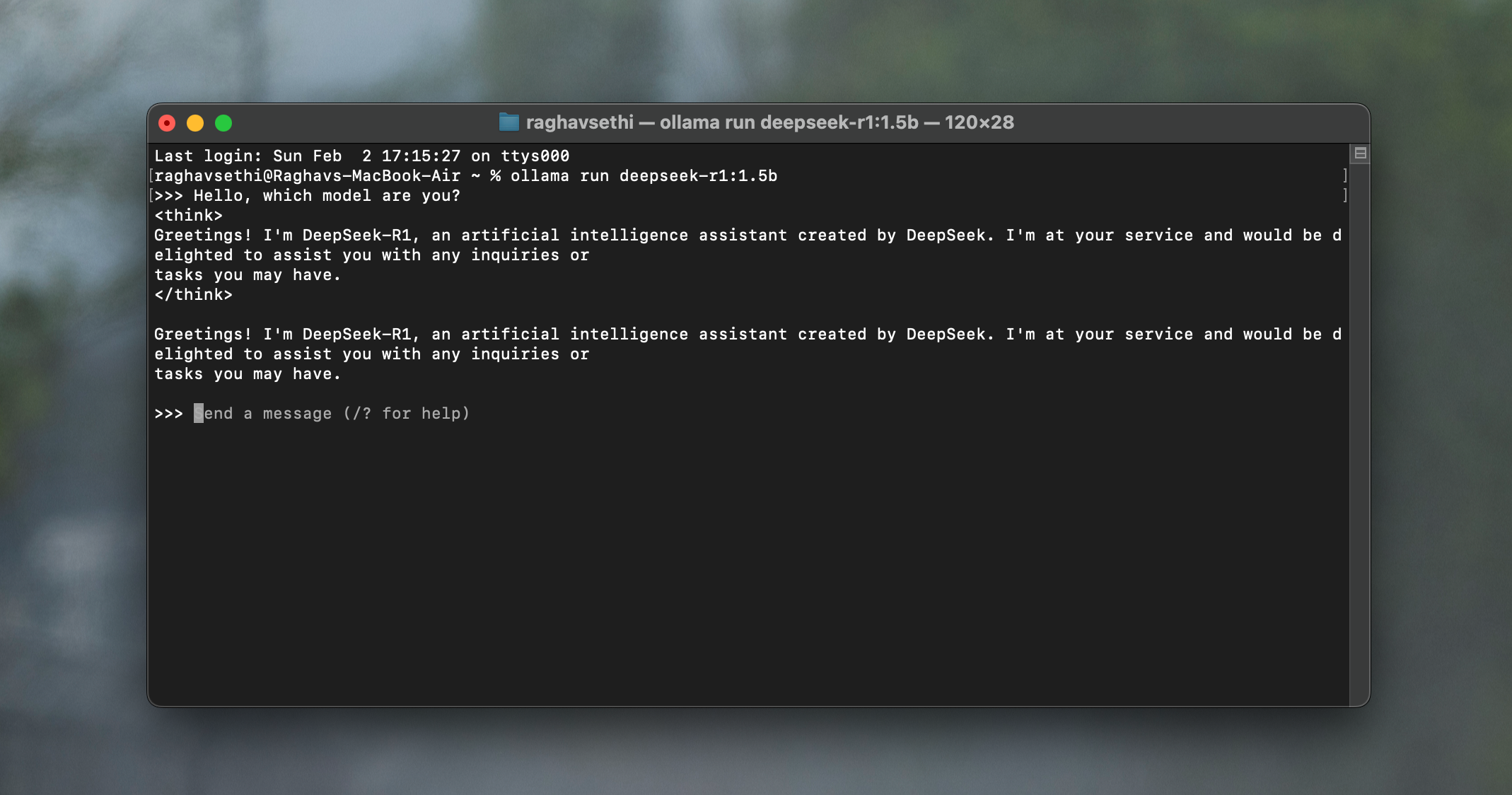 DeepSeek-R1 قيد التشغيل داخل نافذة Terminal