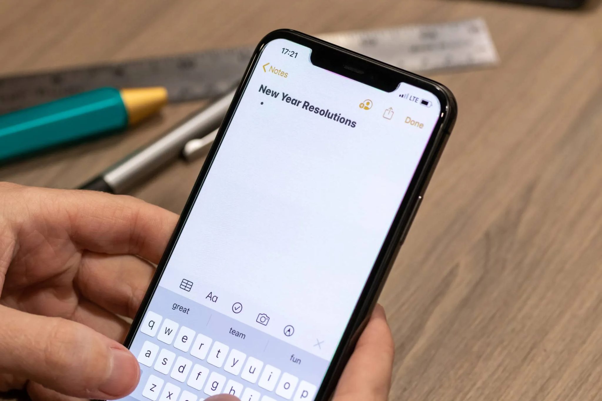 تطبيق ملاحظات iPhone مفتوح على ملاحظة