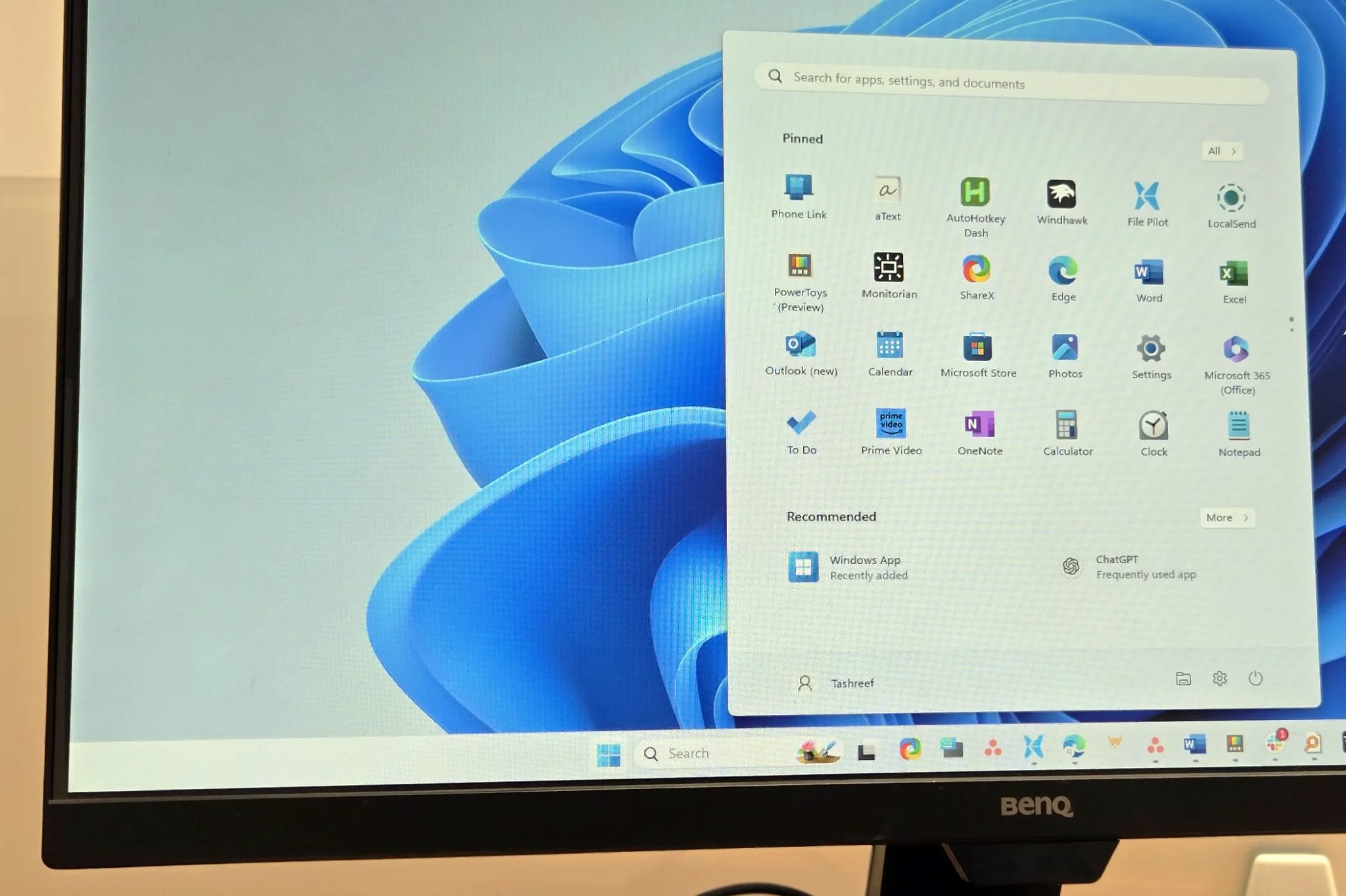 قائمة ابدأ في نظام التشغيل Windows 11 على شاشة BENQ
